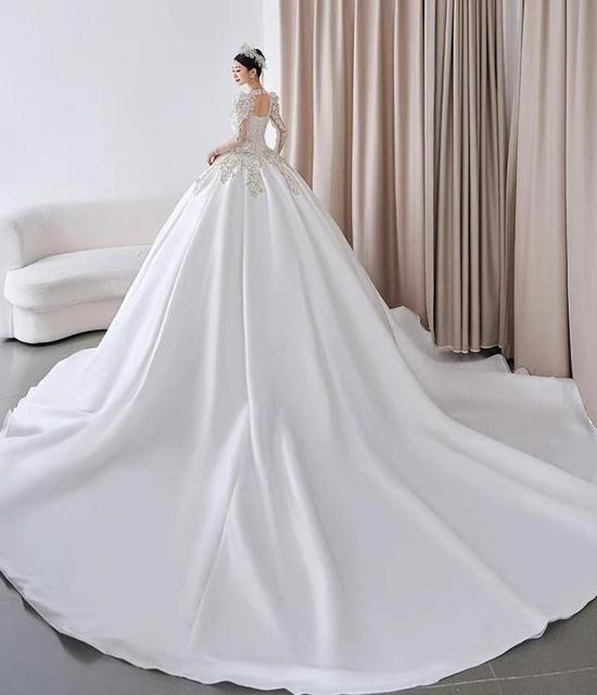 2023 New Sexy Backless Wedding Dresses Long Sleeve Satin V-neck Ball Gown Wedding Gowns Lace Bridal Dress Vestido De Noiva