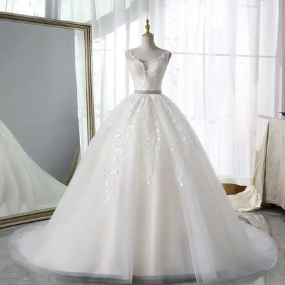 2023 Pure White Wedding Dress With Trian Sexy V-neck Bridal Dress Backless Ball Gown Luxury Vestido De Noiva 14 Colors