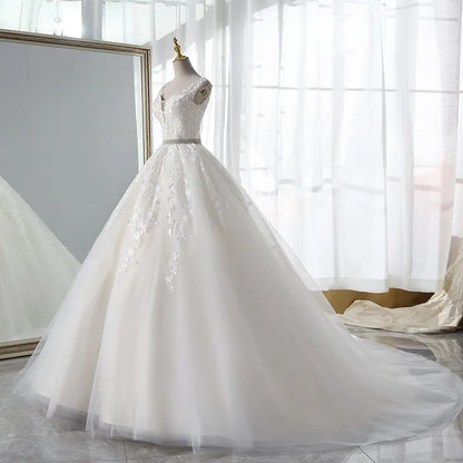 2023 Pure White Wedding Dress With Trian Sexy V-neck Bridal Dress Backless Ball Gown Luxury Vestido De Noiva 14 Colors