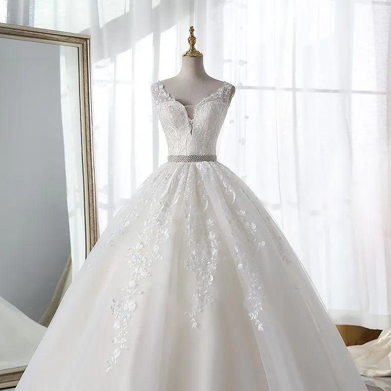 2023 Pure White Wedding Dress With Trian Sexy V-neck Bridal Dress Backless Ball Gown Luxury Vestido De Noiva 14 Colors