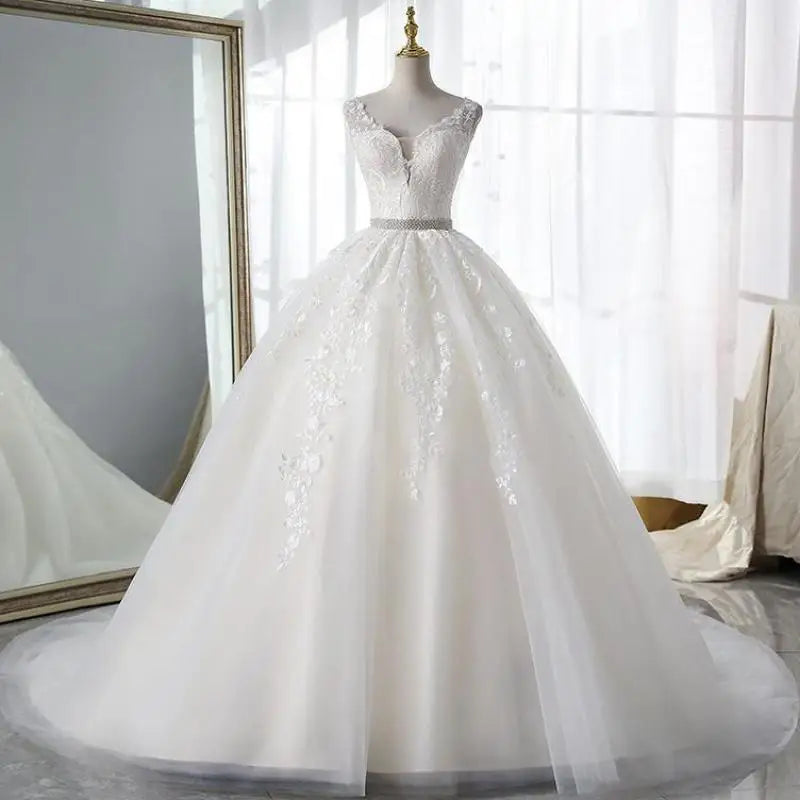 2023 Pure White Wedding Dress With Trian Sexy V-neck Bridal Dress Backless Ball Gown Luxury Vestido De Noiva 14 Colors