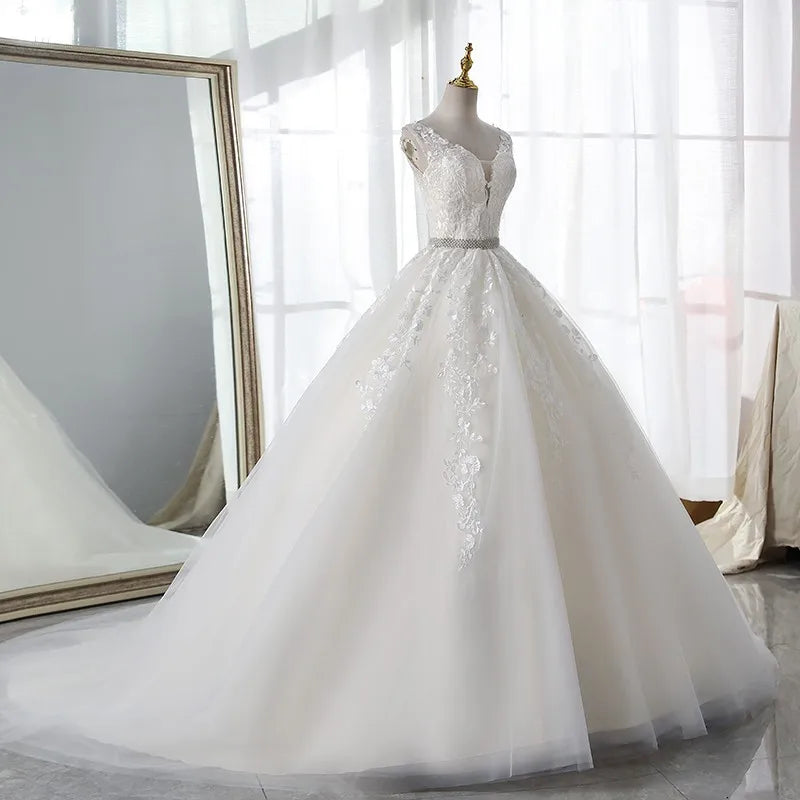 2023 Pure White Wedding Dress With Trian Sexy V-neck Bridal Dress Backless Ball Gown Luxury Vestido De Noiva 14 Colors